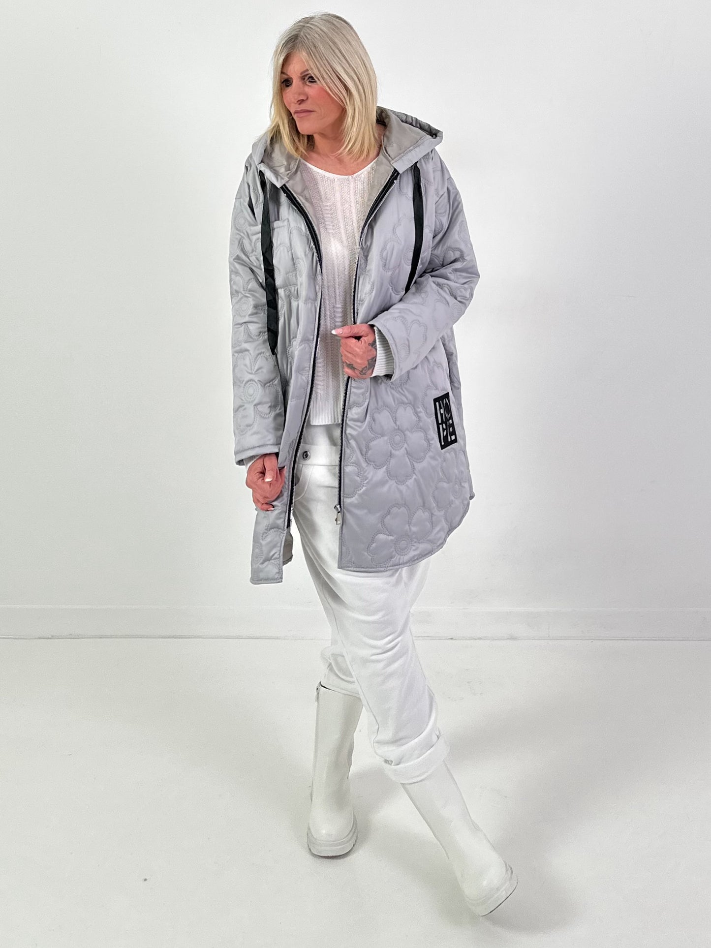 Mantel Modell "Flower Hope" - hellgrau