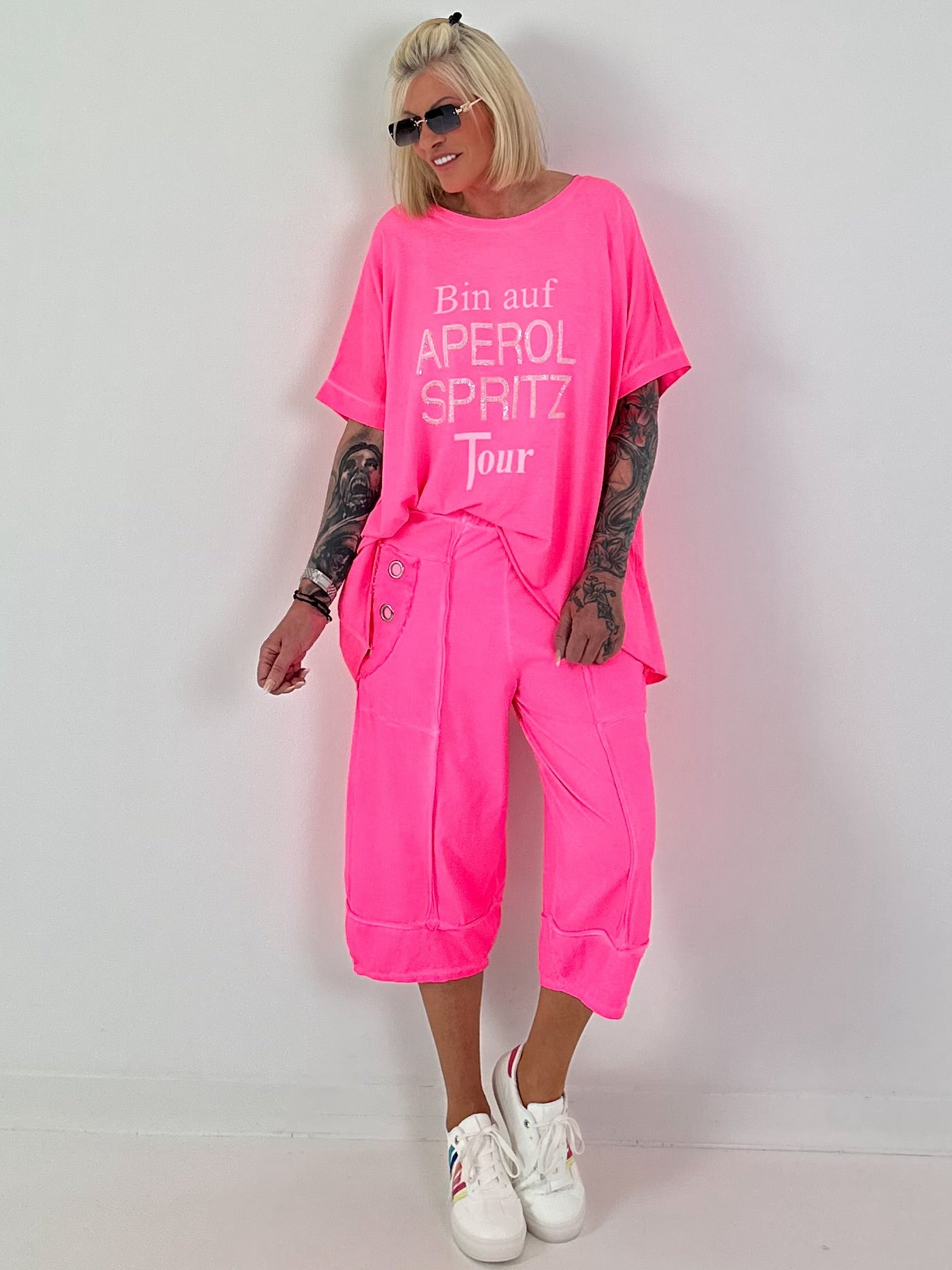 Oversized T-shirt on Tour - neon pink
