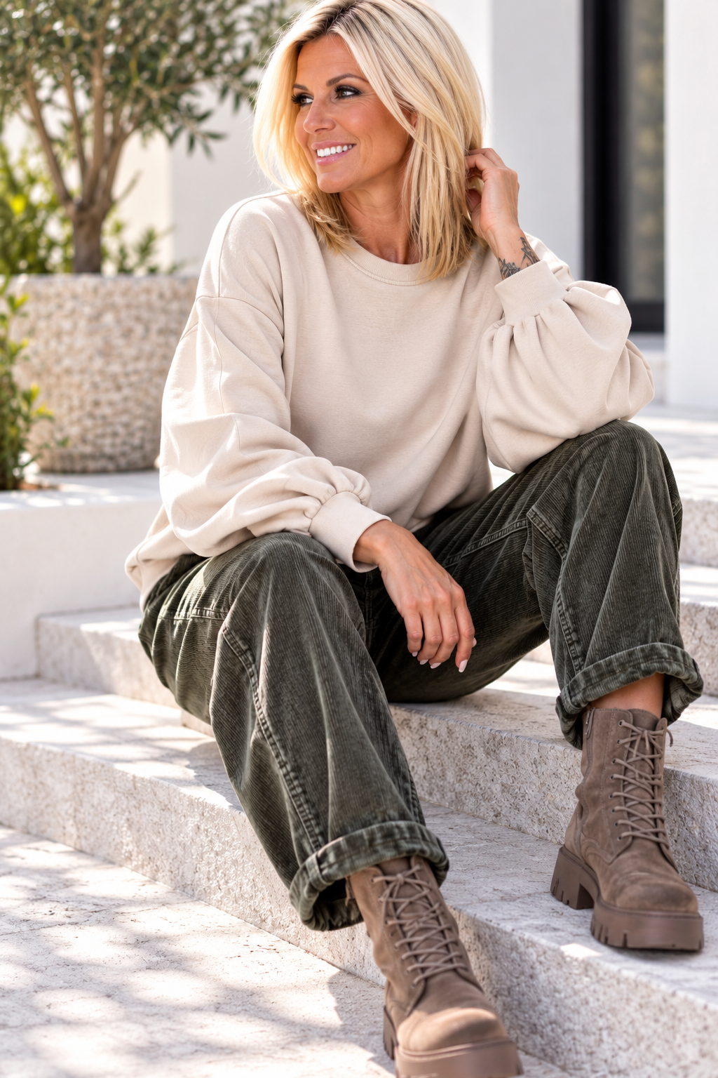 Balloon sweater with ruched sleeves - beige