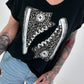 T-Shirt mit Leo Schuhprint - schwarz