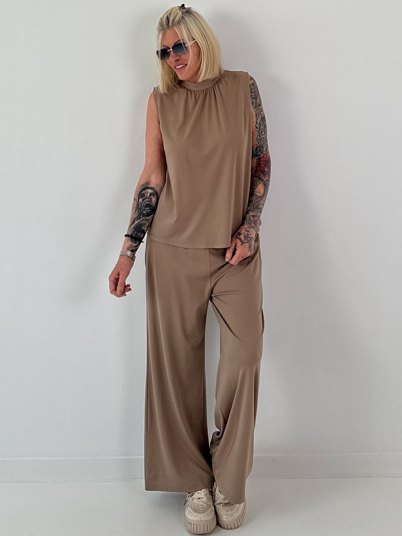 Two-piece set with bow detail - taupe