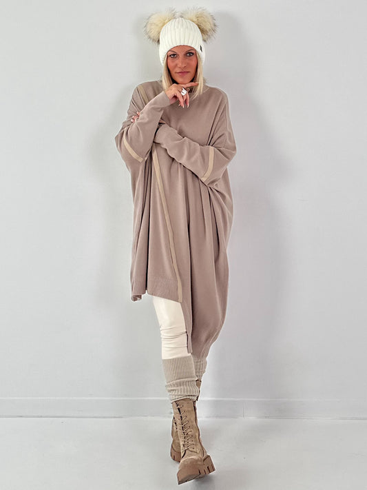 Asymmetrische oversized trui model "Line Affair" - beige