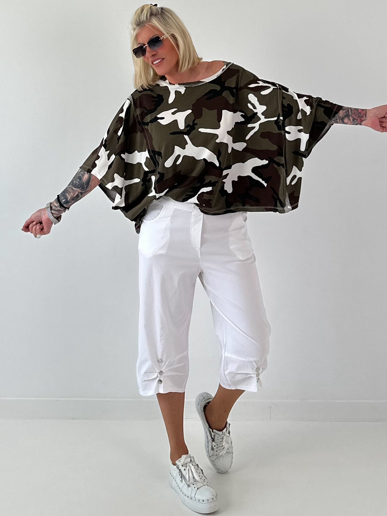 Sweatshirt model "Lace Whisper" - beige