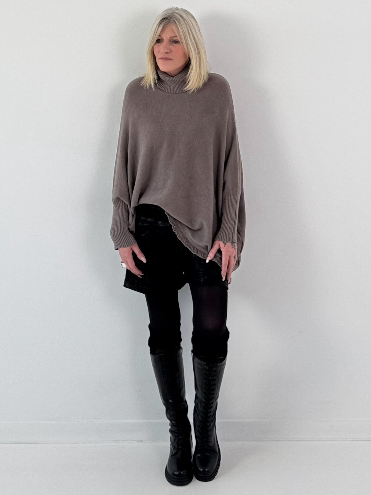Oversized trui model "Relaxed Chic" - taupe