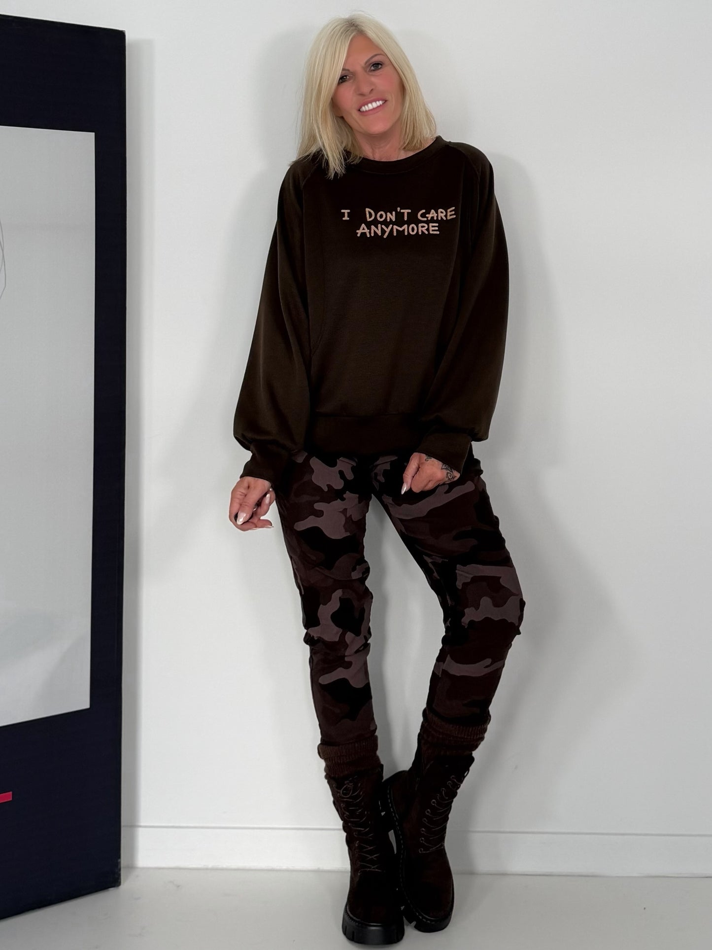 Sweater I Don´t Care Anymore - mokka
