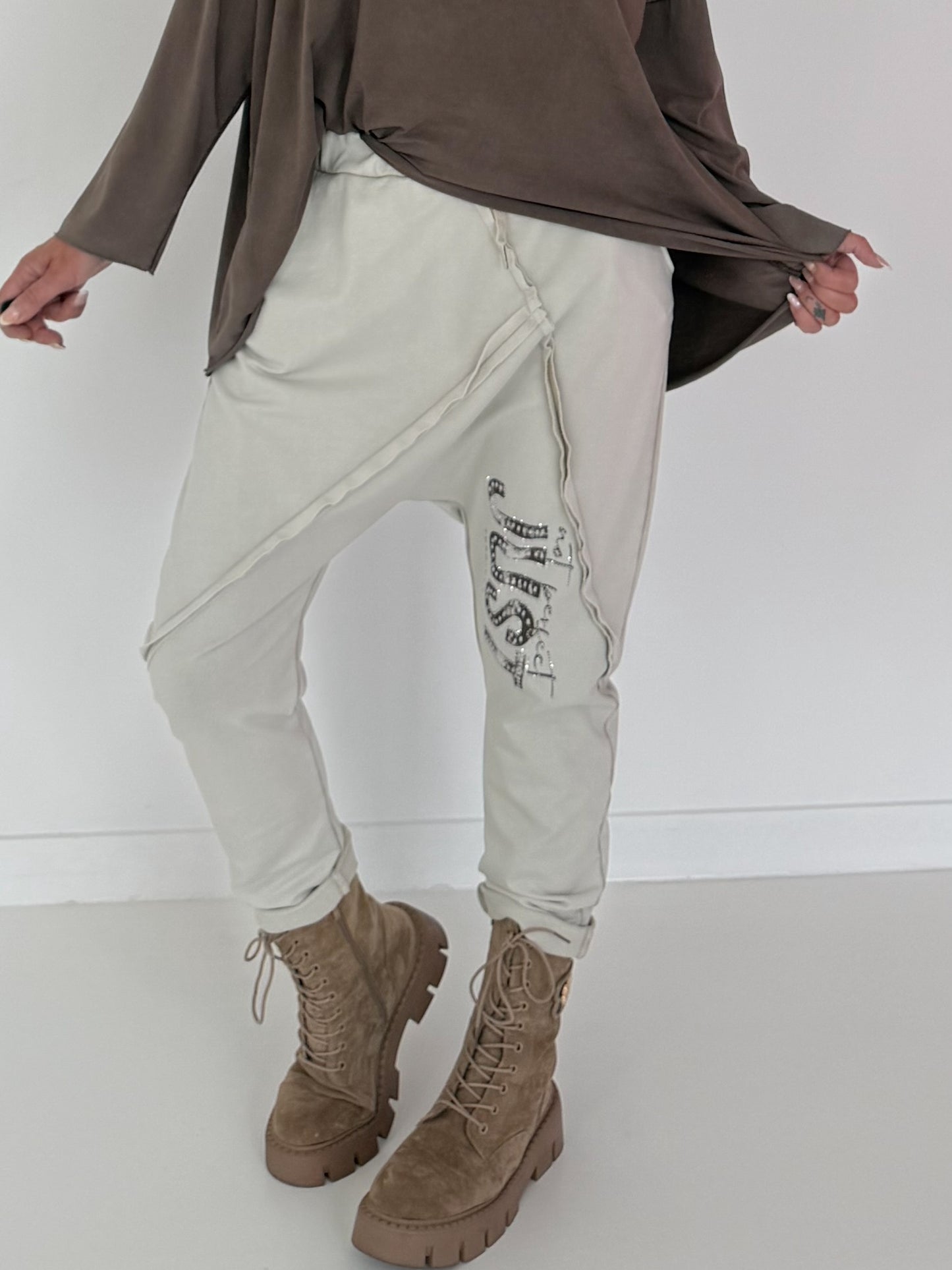 Sweat Baggy mit Strassapplikation - beige