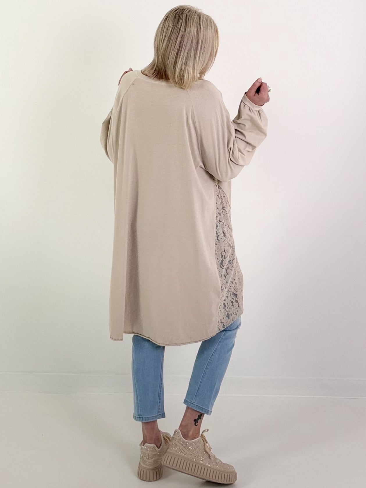 Oversized Long-Shirt mit seitlichen Spitzeneinsätzen - beige
