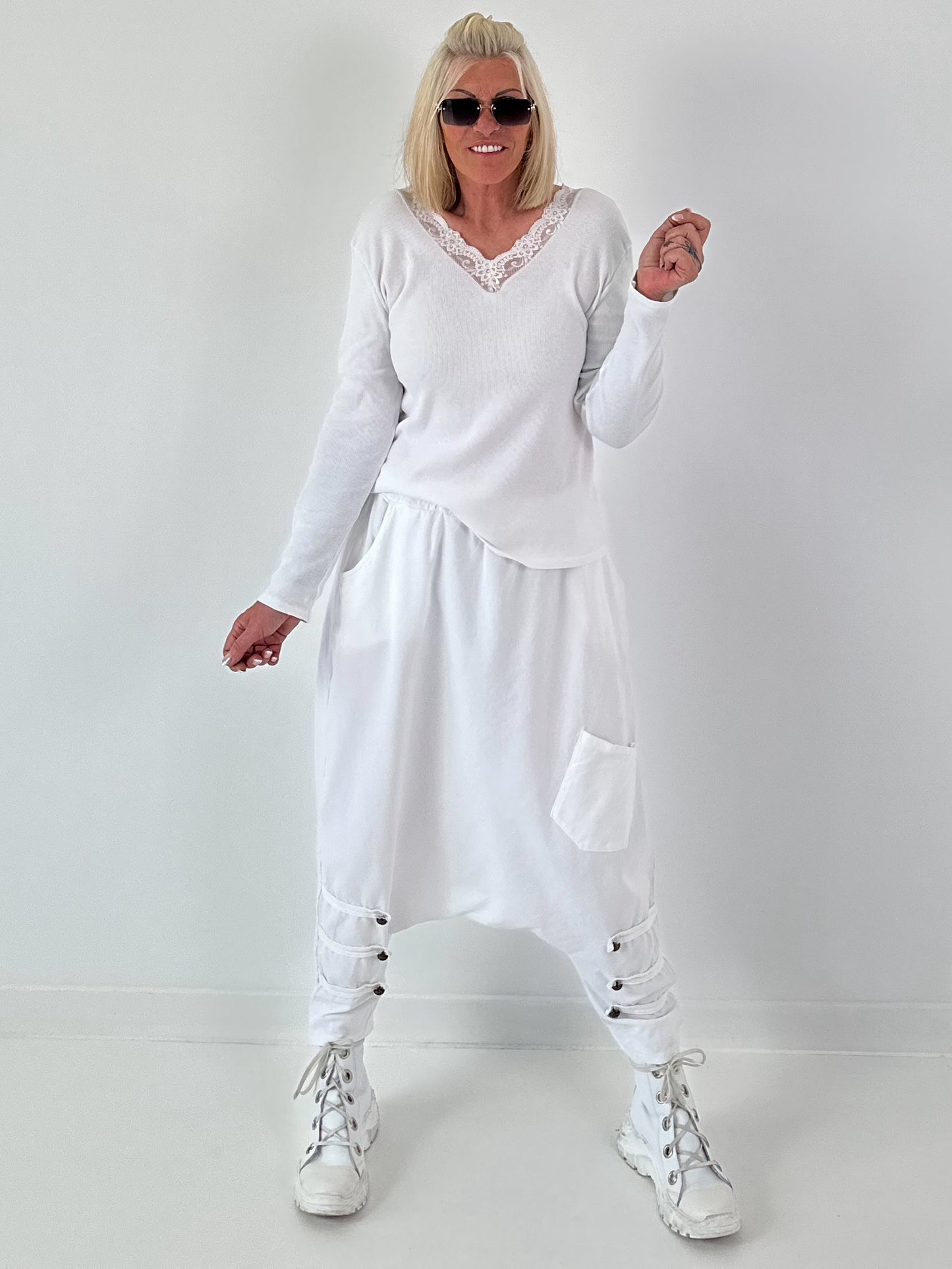 Ribbed V-neck Shirt with Lace Details - White
