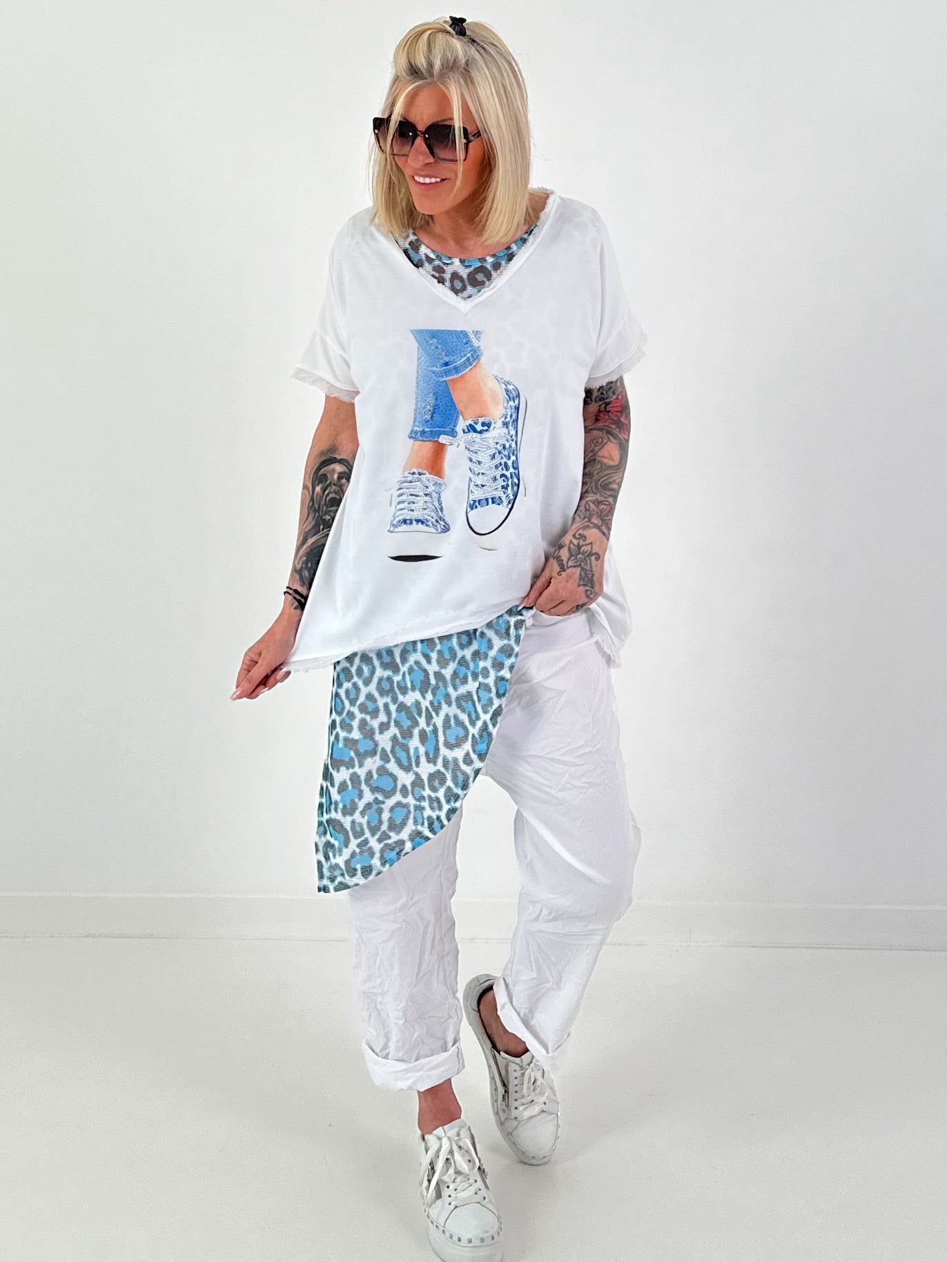 T-shirt with shoe print and glitter details - white-light blue