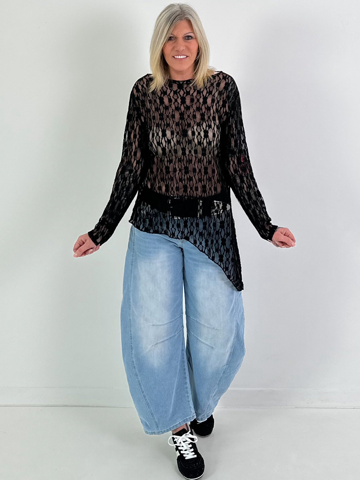 Spitzenshirt mit Muster - schwarz