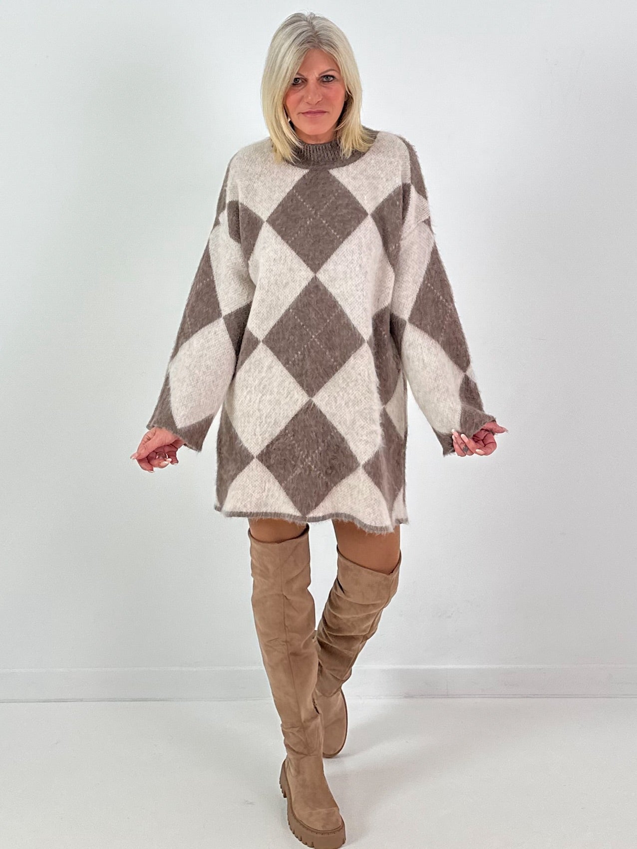 Lange trui/jurk model "Retro Diamond" - beige-taupe