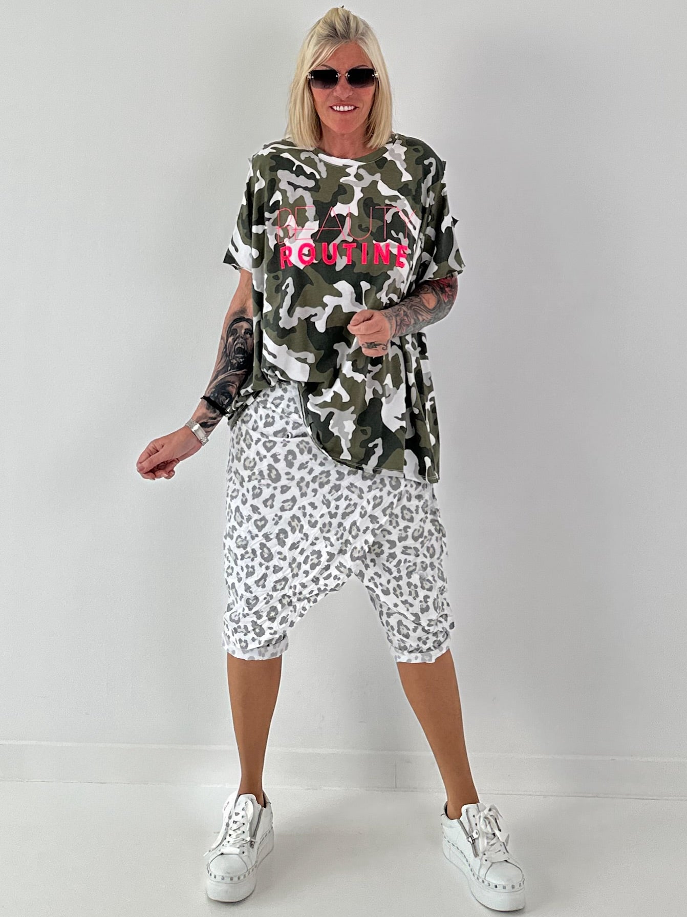 Oversized Camouflage T-Shirt - weiss-mehrfarbig