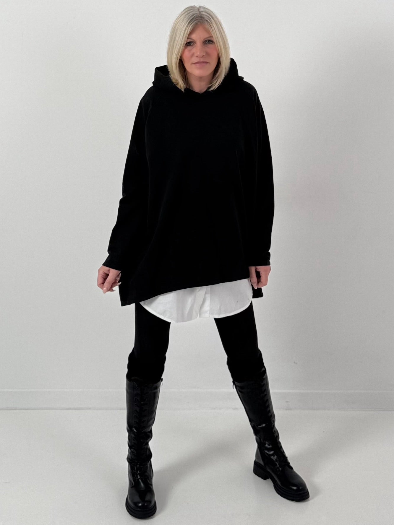 Hoodie model "Neon Icon Clash" - zwart