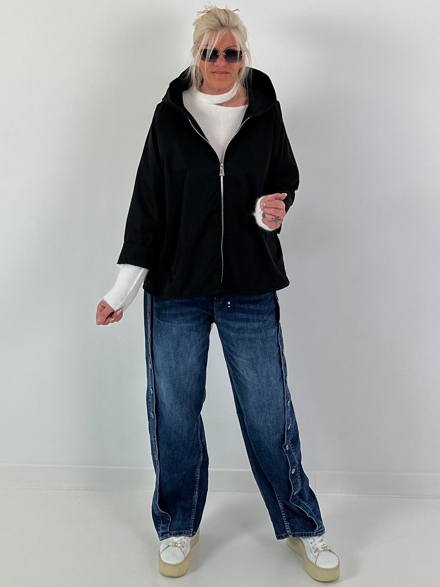 Lightweight hooded jacket - black