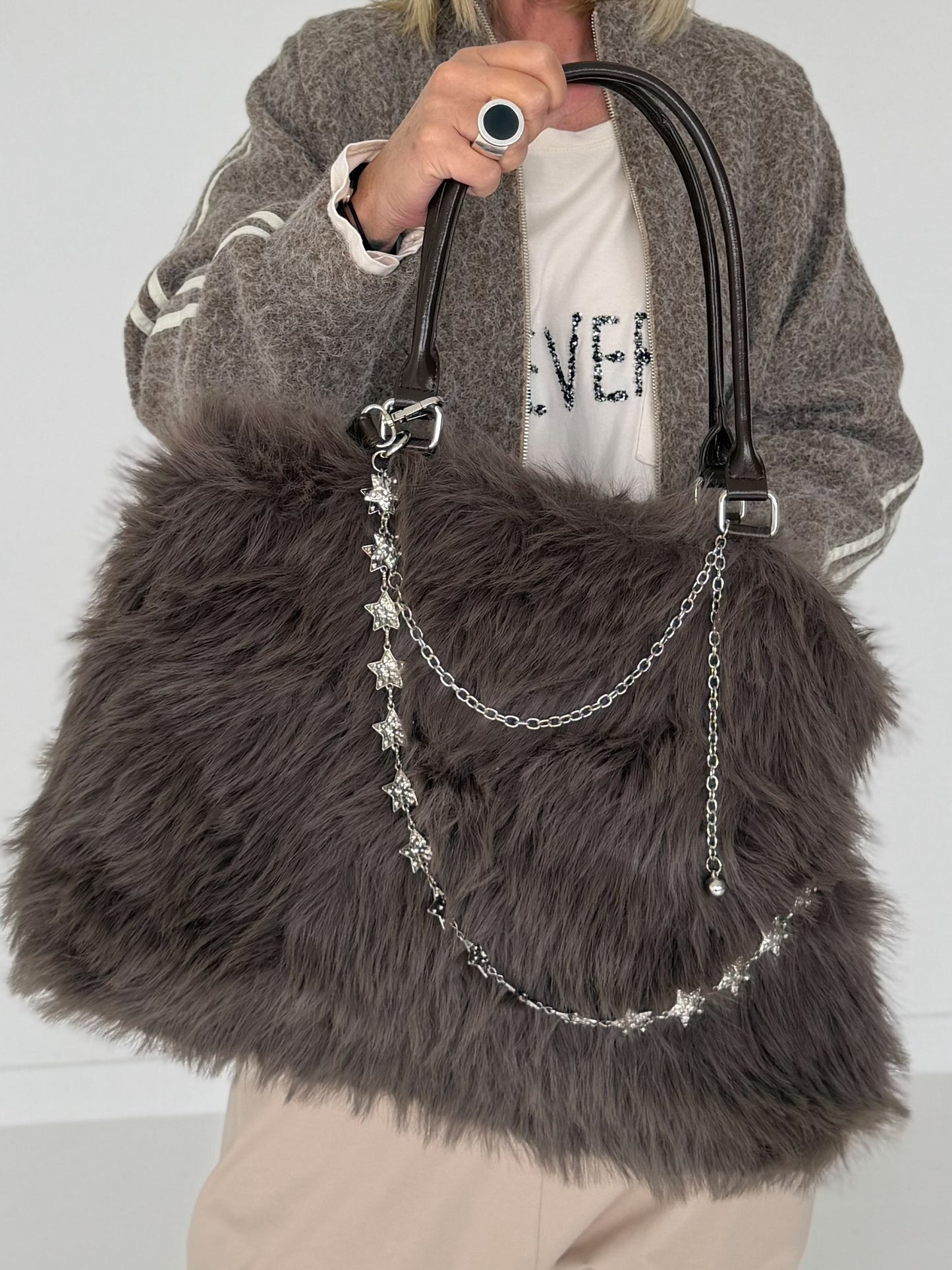 Felltasche mit funkelnden Details - mokka
