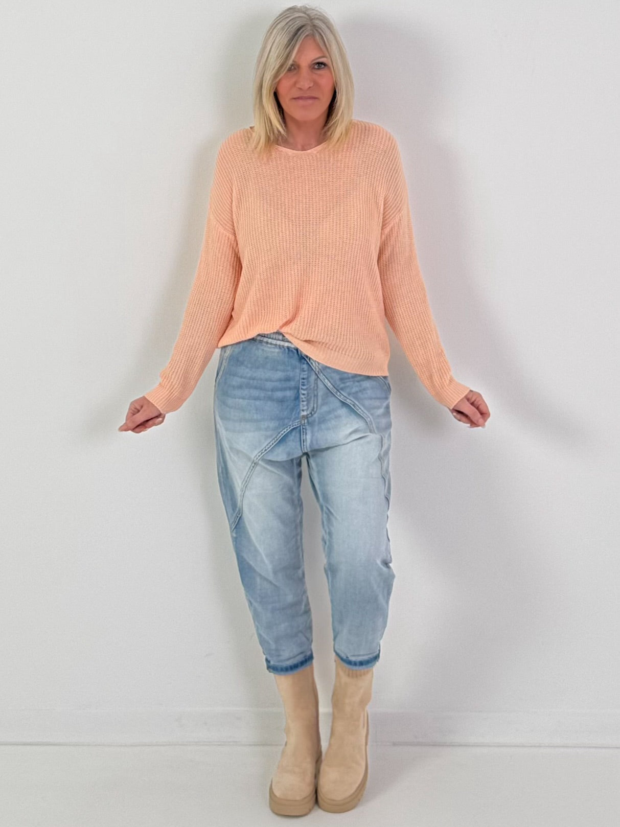 Sweater model "Light Essence" - apricot