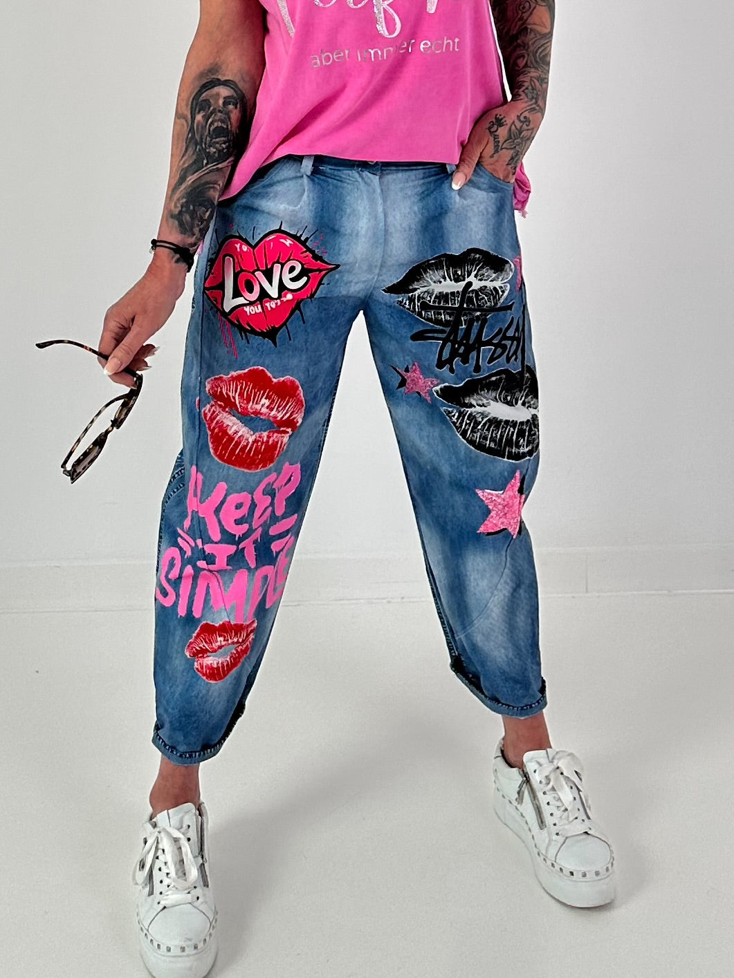 Jeanshose mit Statement Printmix - blau-mehrfarbig