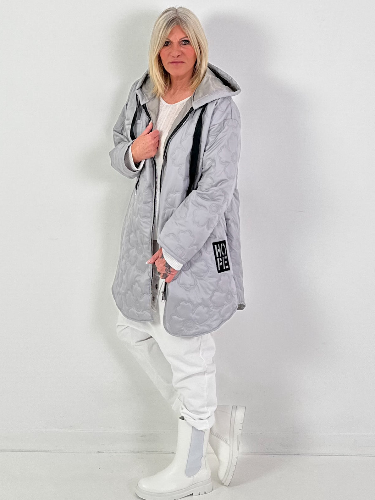 Mantel Modell "Flower Hope" - hellgrau