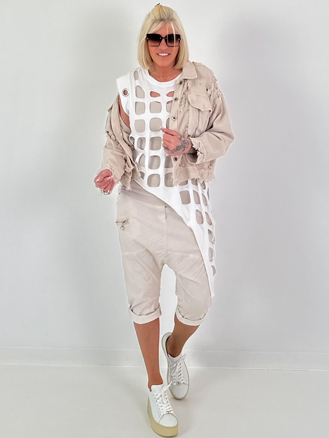 Jeansjacke in Destroyed Optik - beige