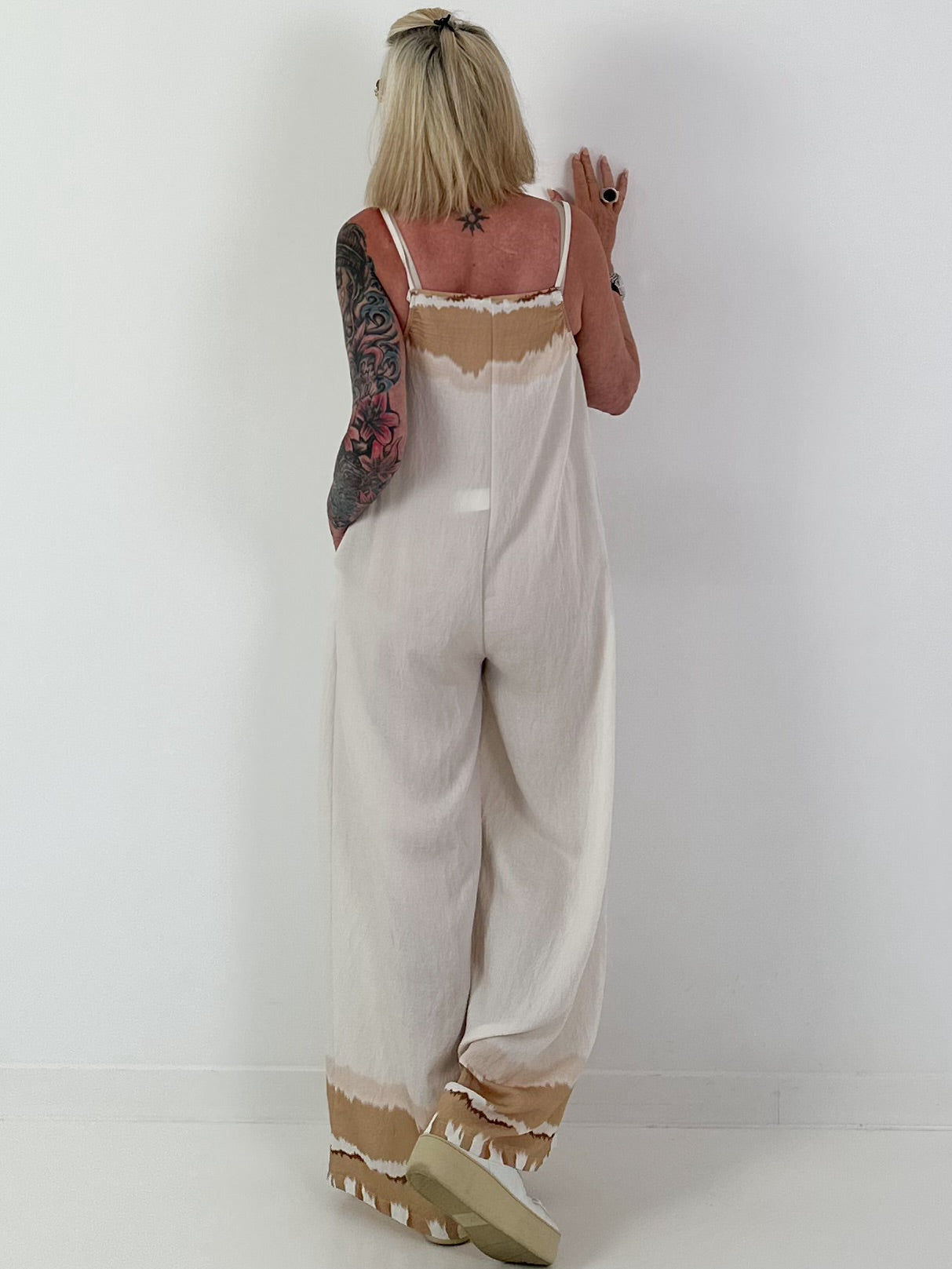 Jumpsuit mit schmalen Trägern - creme