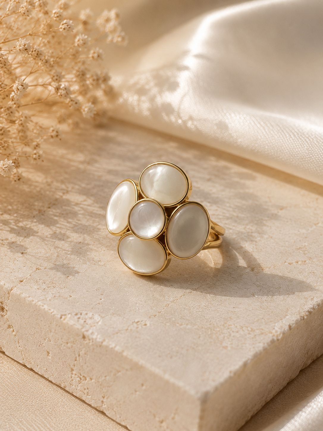 Blumen Ring - weiss-gold