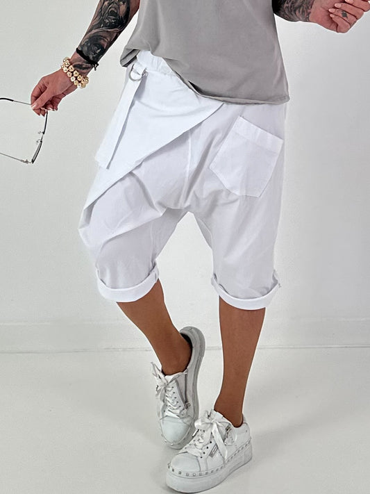 Short baggy shorts with overlap - white
