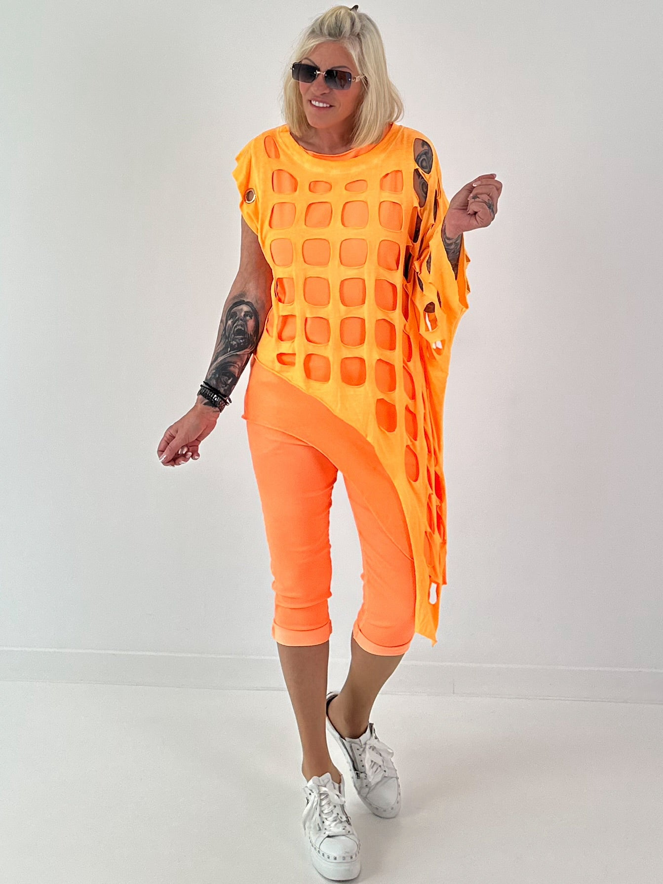 Shirt mit All-Over Cut-Outs und Ösen - neonorange