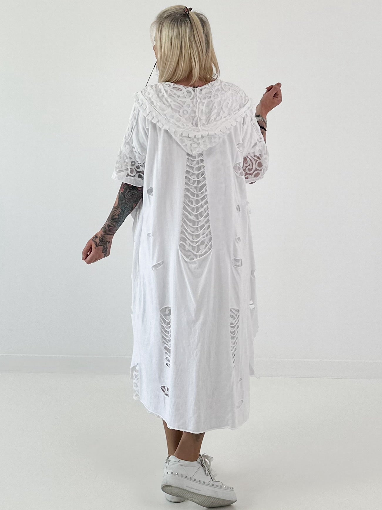 Sweatshirt Mantel mit floralem Netzeinsatz und Cut outs - weiss