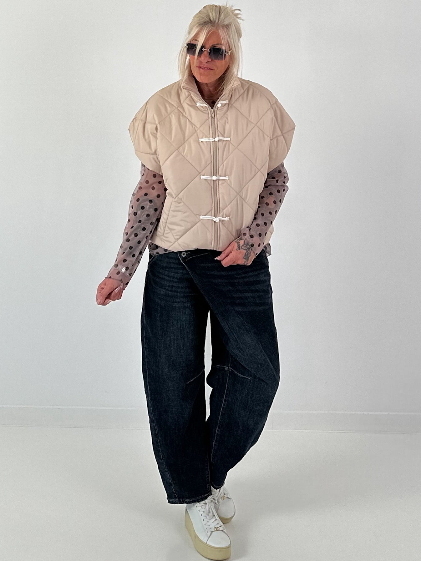 Weste mit besonderen Verschlussdetails - beige