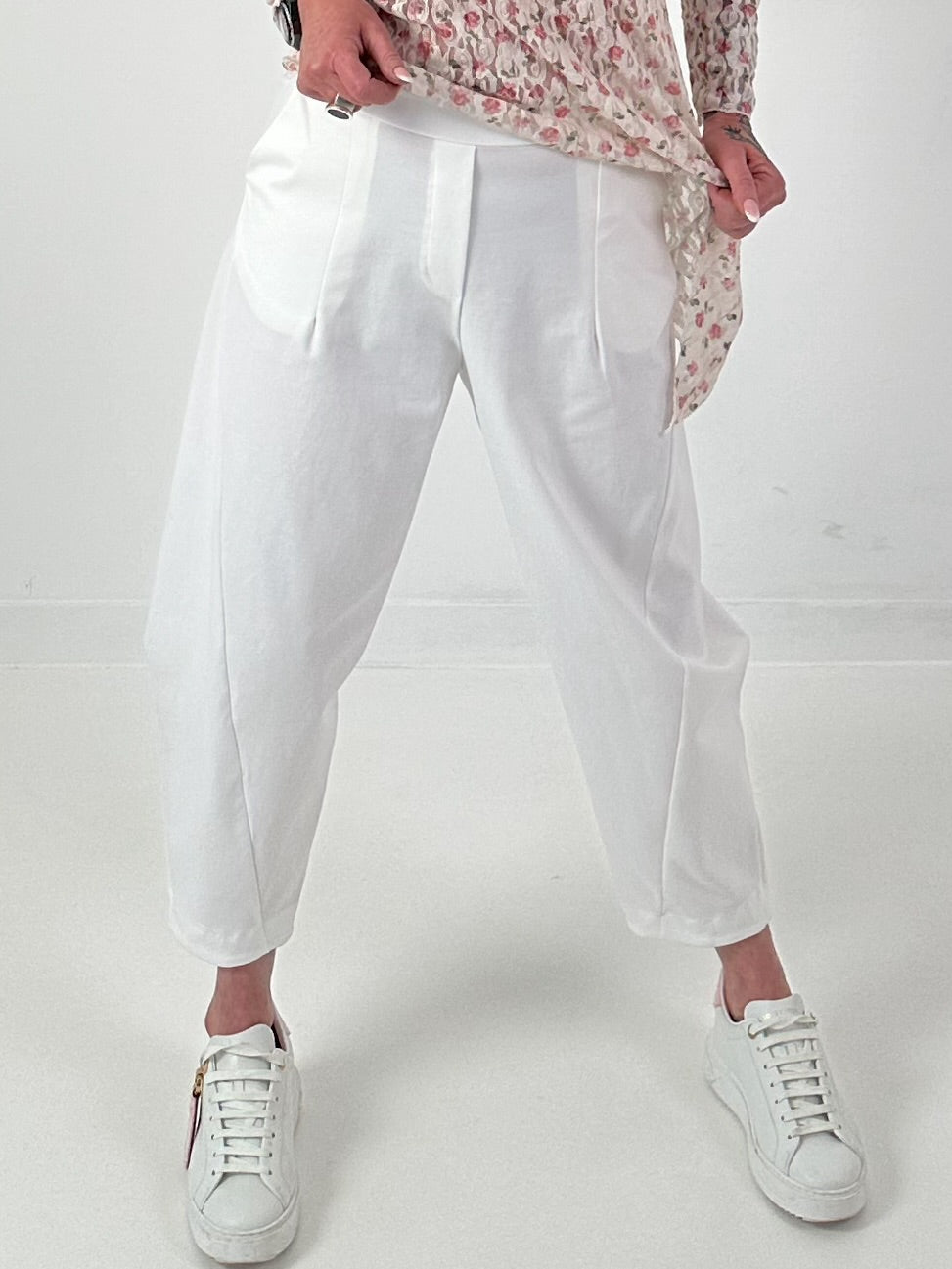 Ballonhose mit asymmetrischer Naht - weiss