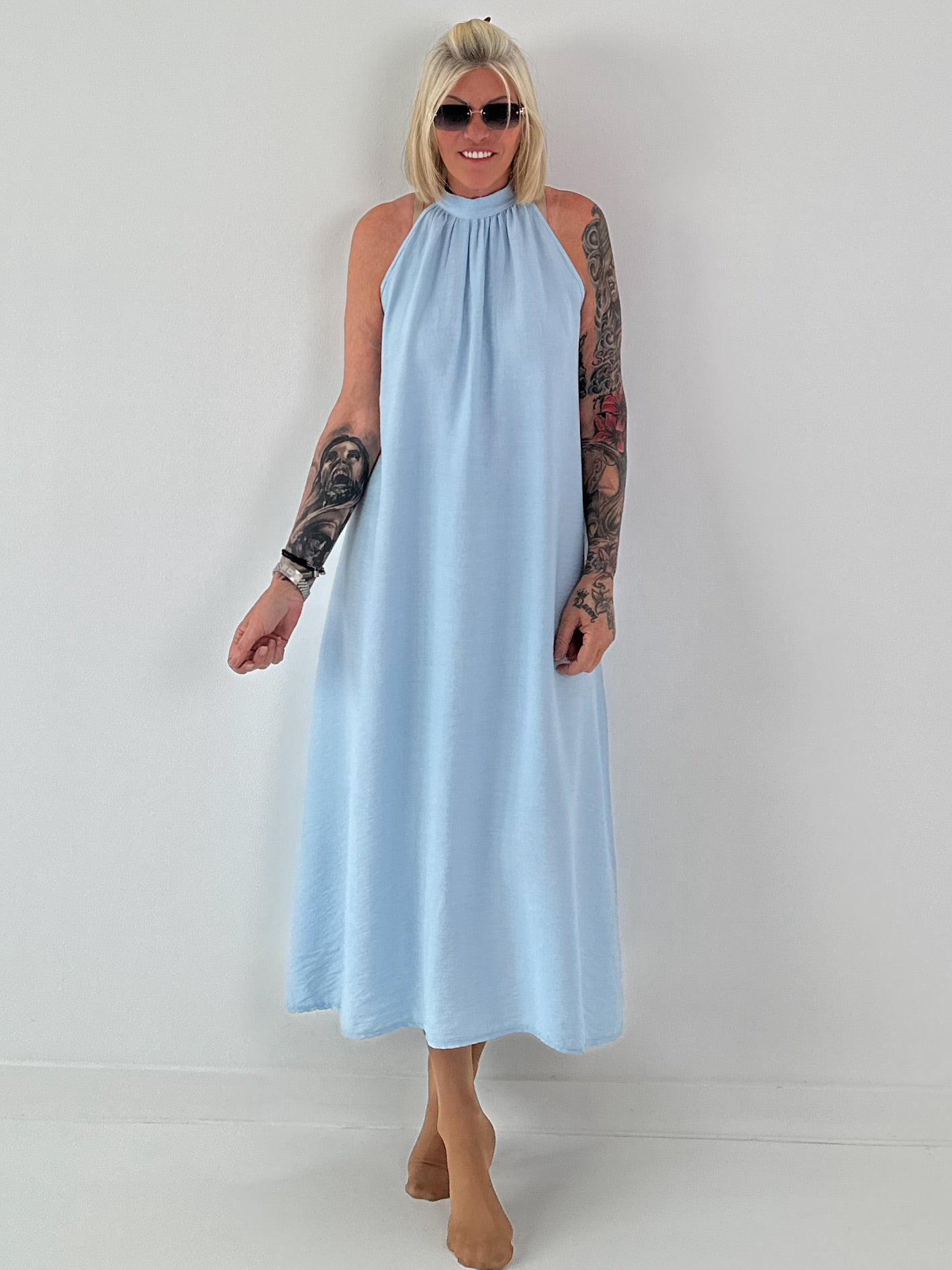 Klassisches Neckholder-Kleid - hellblau