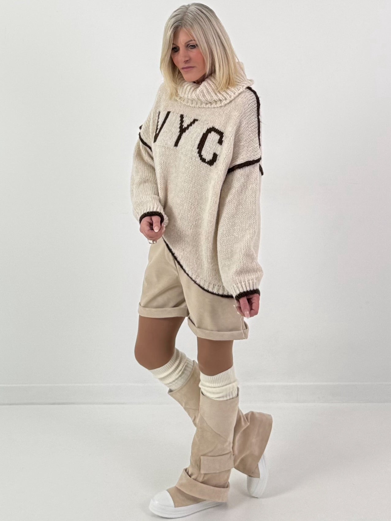 Trui model "Cozy City Chic" - beige