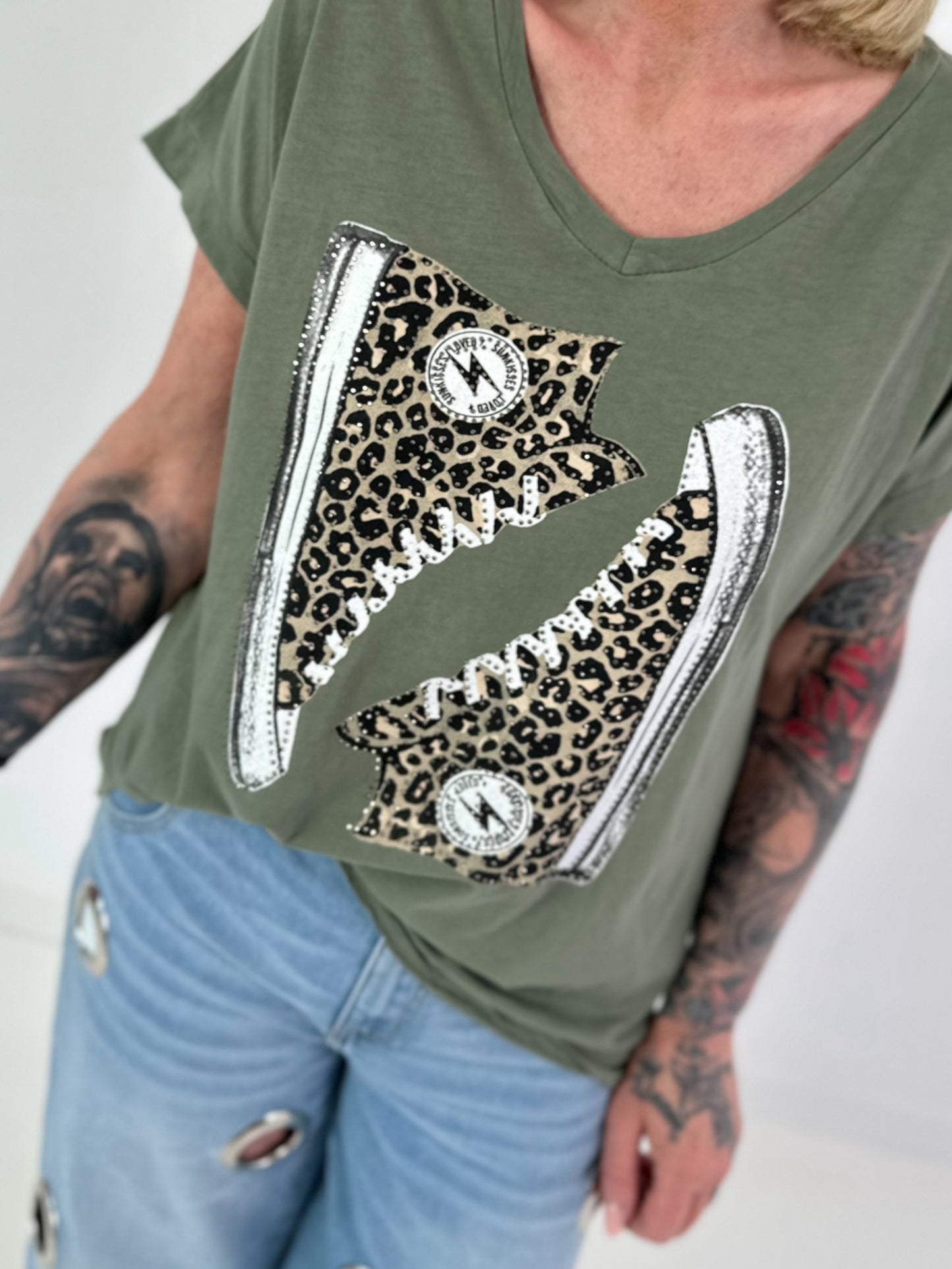 T-shirt with leopard shoe print - khaki