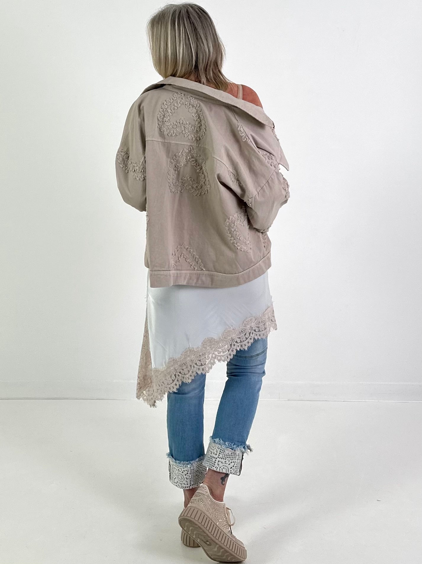 Spijkerjas, model "Bold Heart" - beige