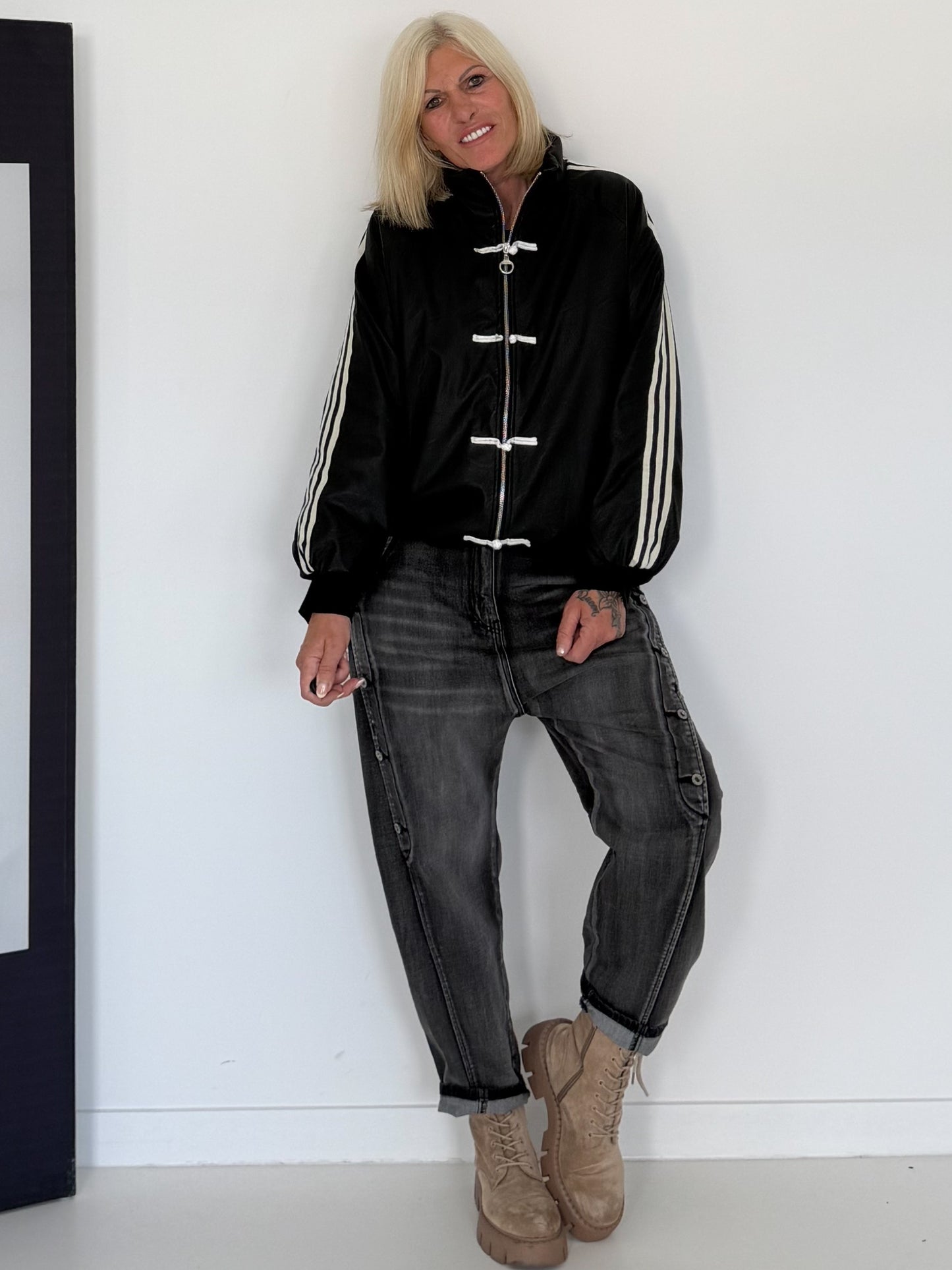 Bomberjacke in Lederoptik - schwarz