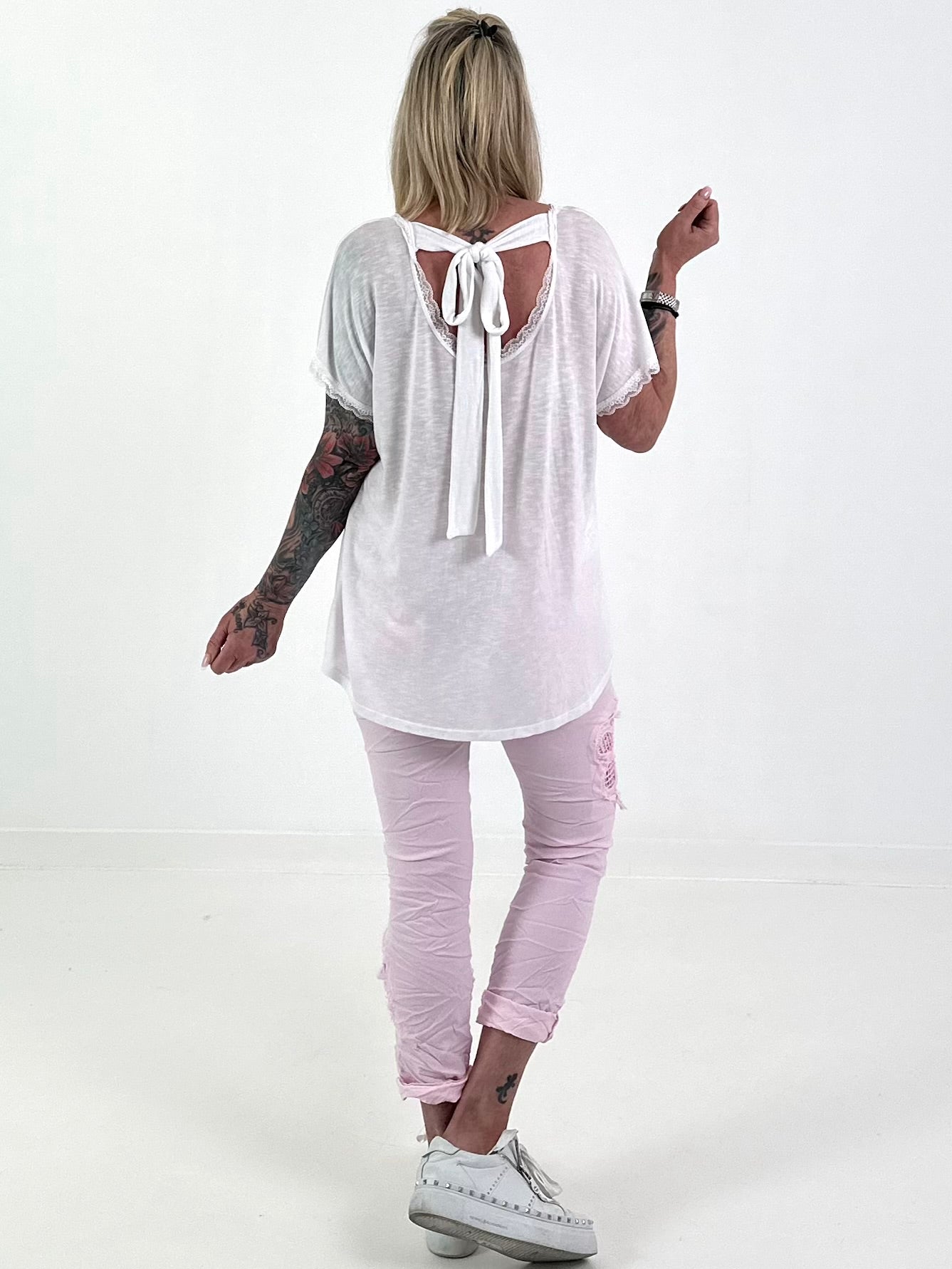 T-Shirt mit Rückenschleife - weiss