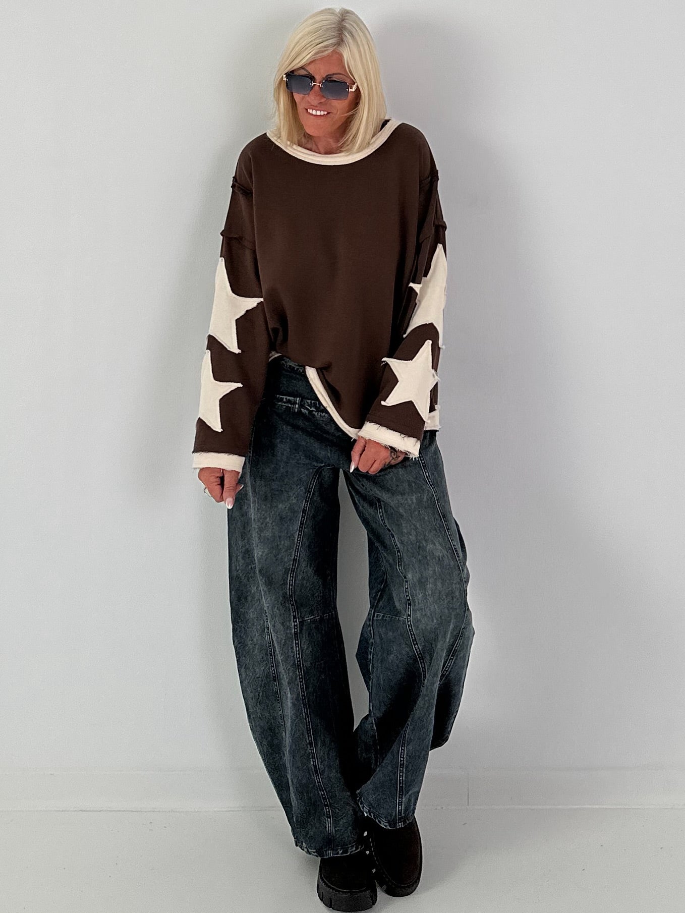 Sweatshirt mit trendigen Sternelementen- schoko