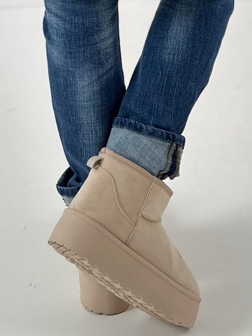 Cozy low boot model “Cloudie” - beige