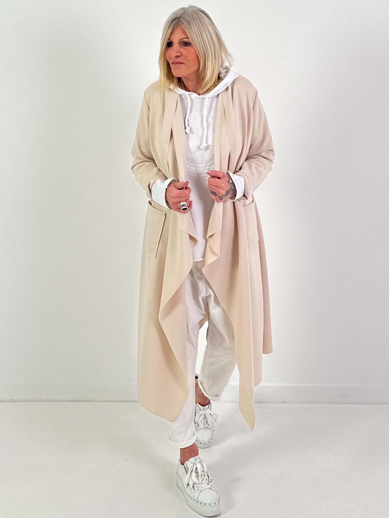 Mantel Modell "Velvet Breeze" - beige