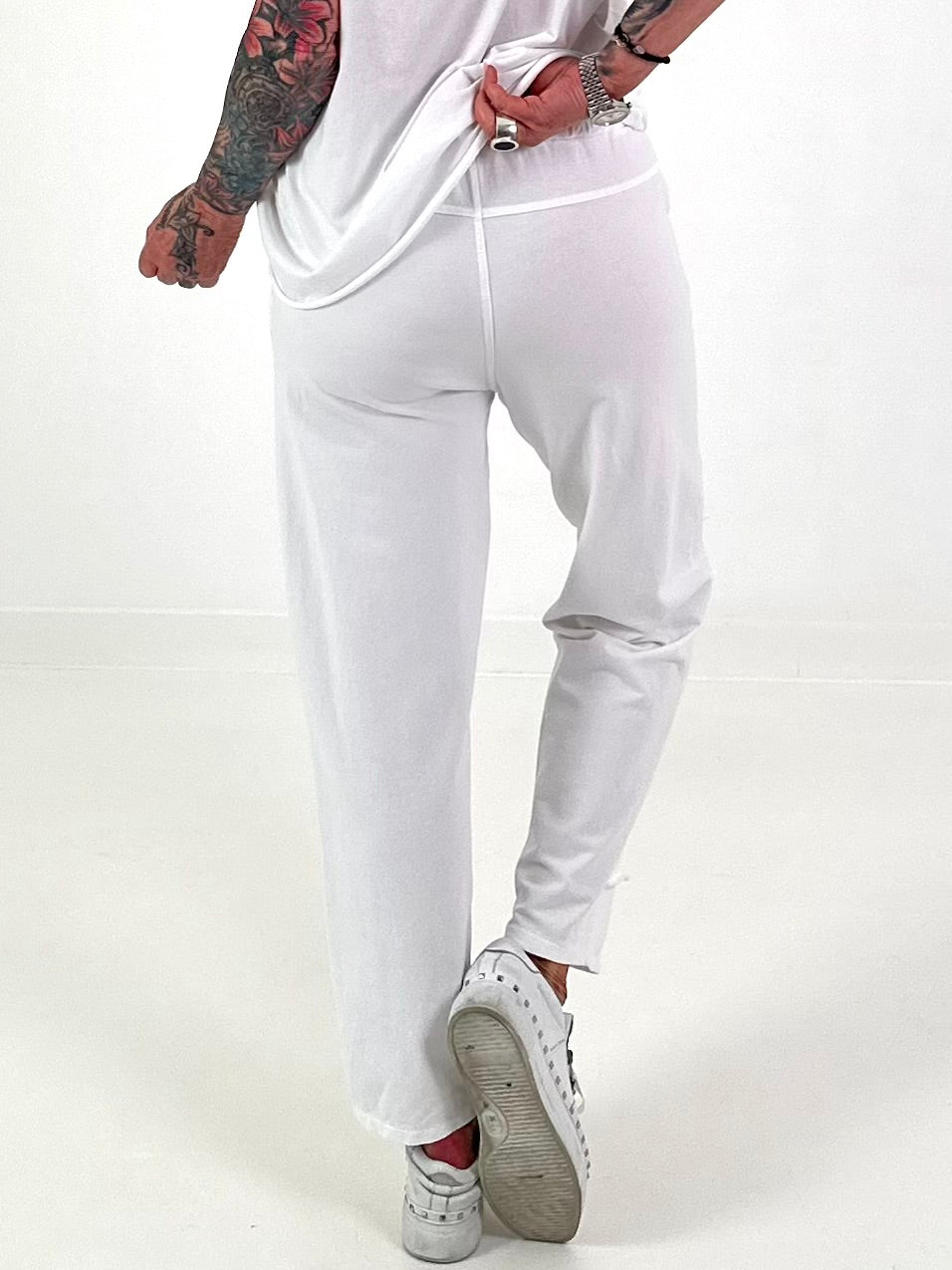 Sweatpants with eyelets - white