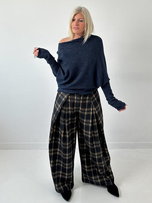 Asymmetrische trui model "Asym Glow" - middernachtblauw