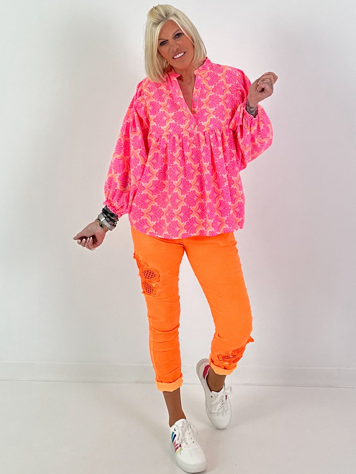 Trousers with crochet flowers - neon orange