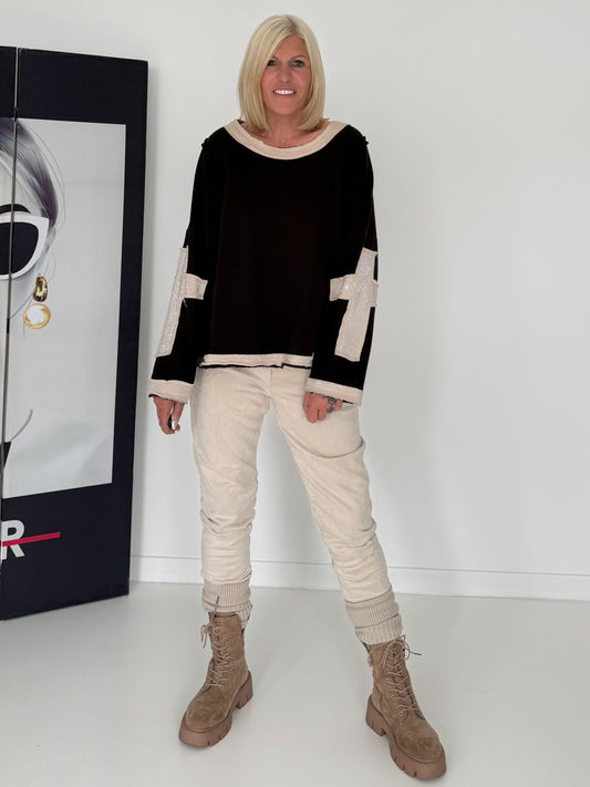 Oversized Sweater mit Strasskreuz - schwarz-beige