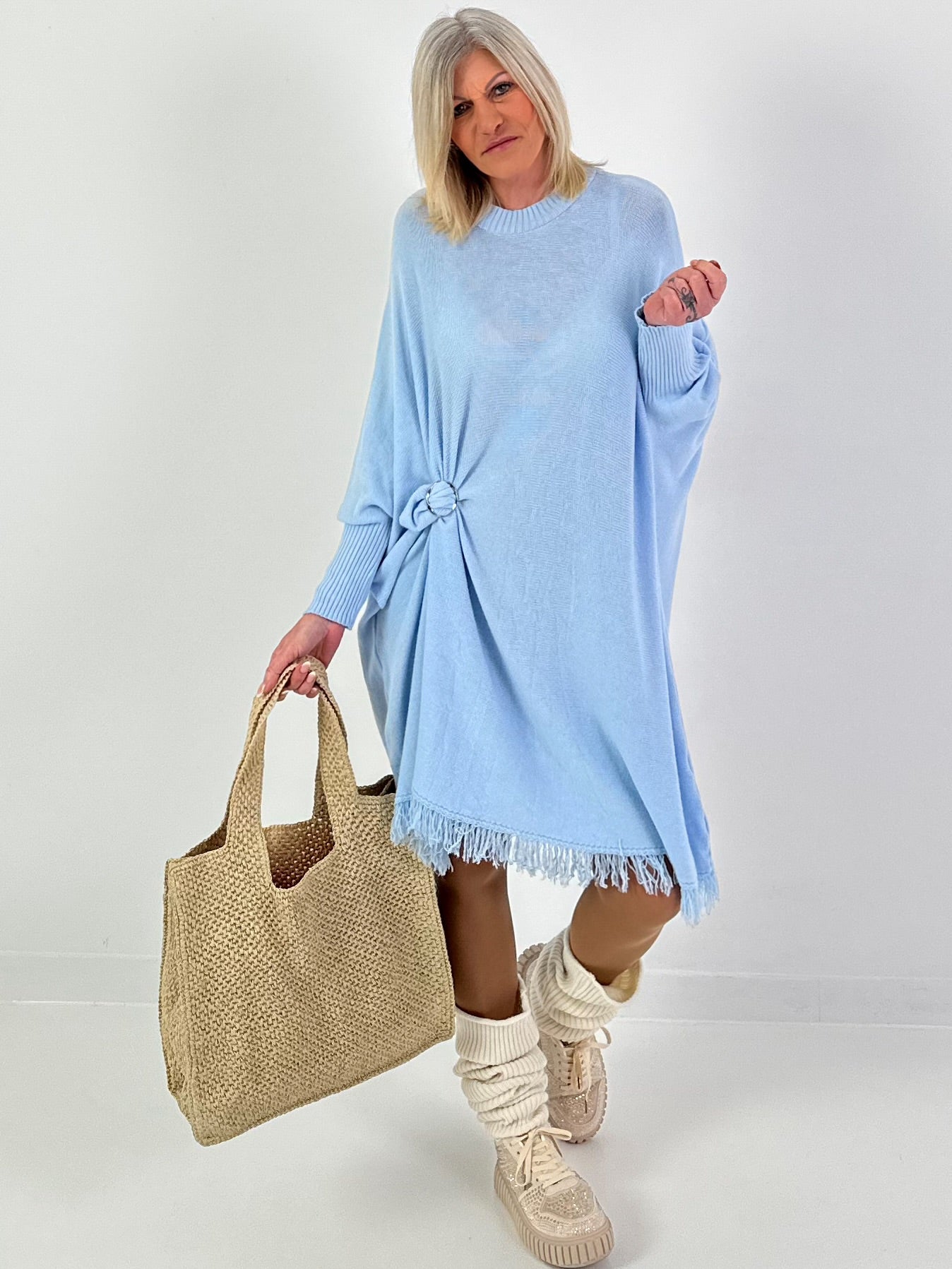 Strickkleid mit Fransen - hellblau