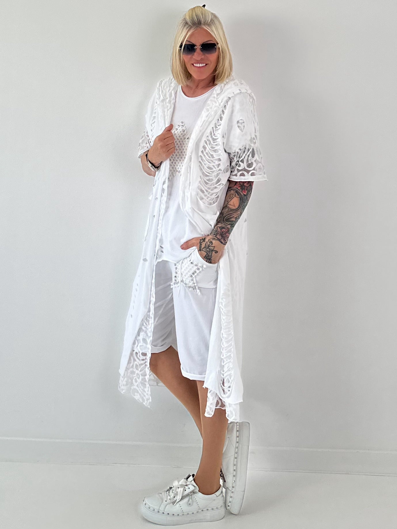 Sweatshirt Mantel mit floralem Netzeinsatz und Cut outs - weiss