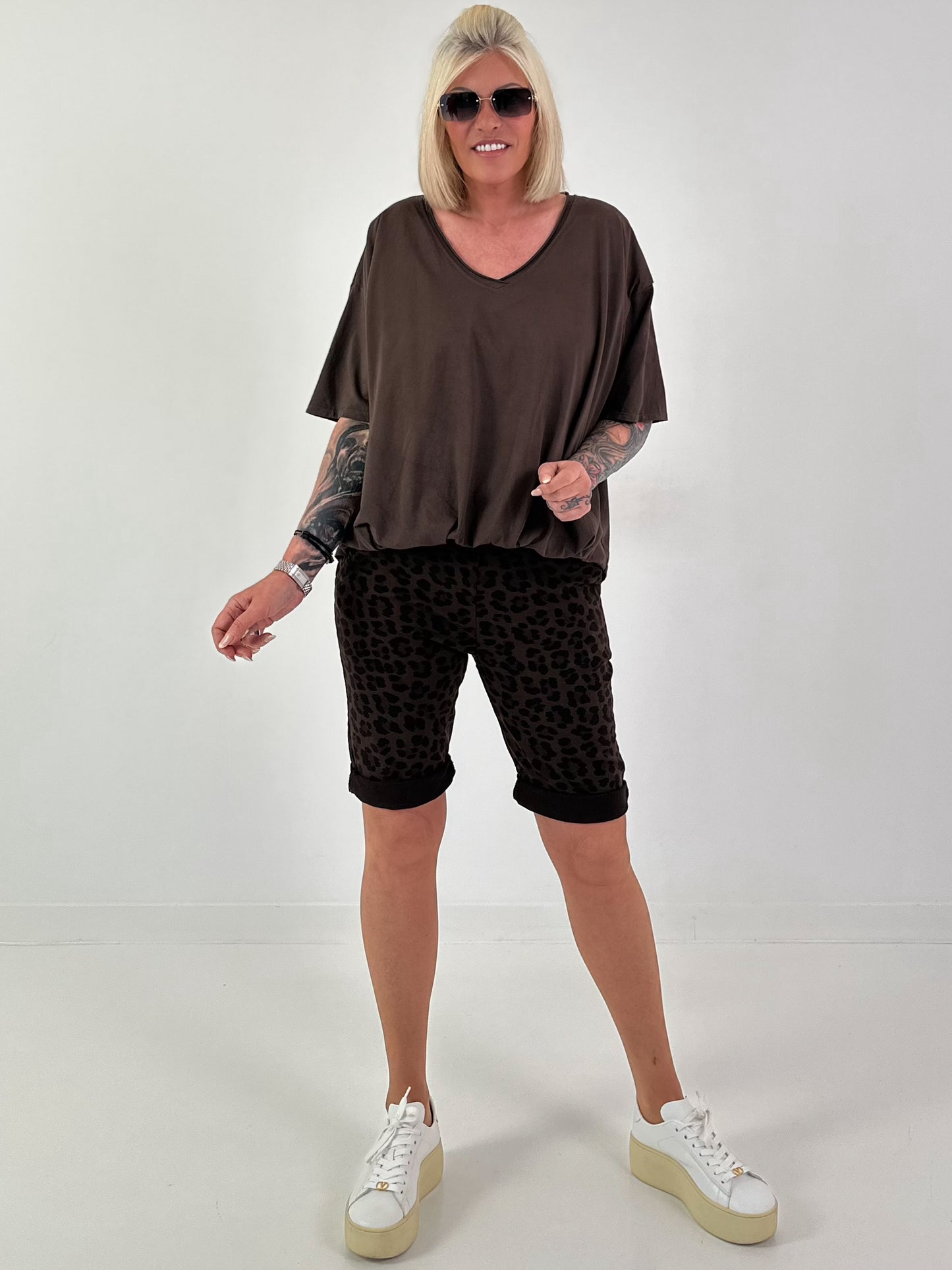 T-Shirt  mit gerafftem Saum - schoko