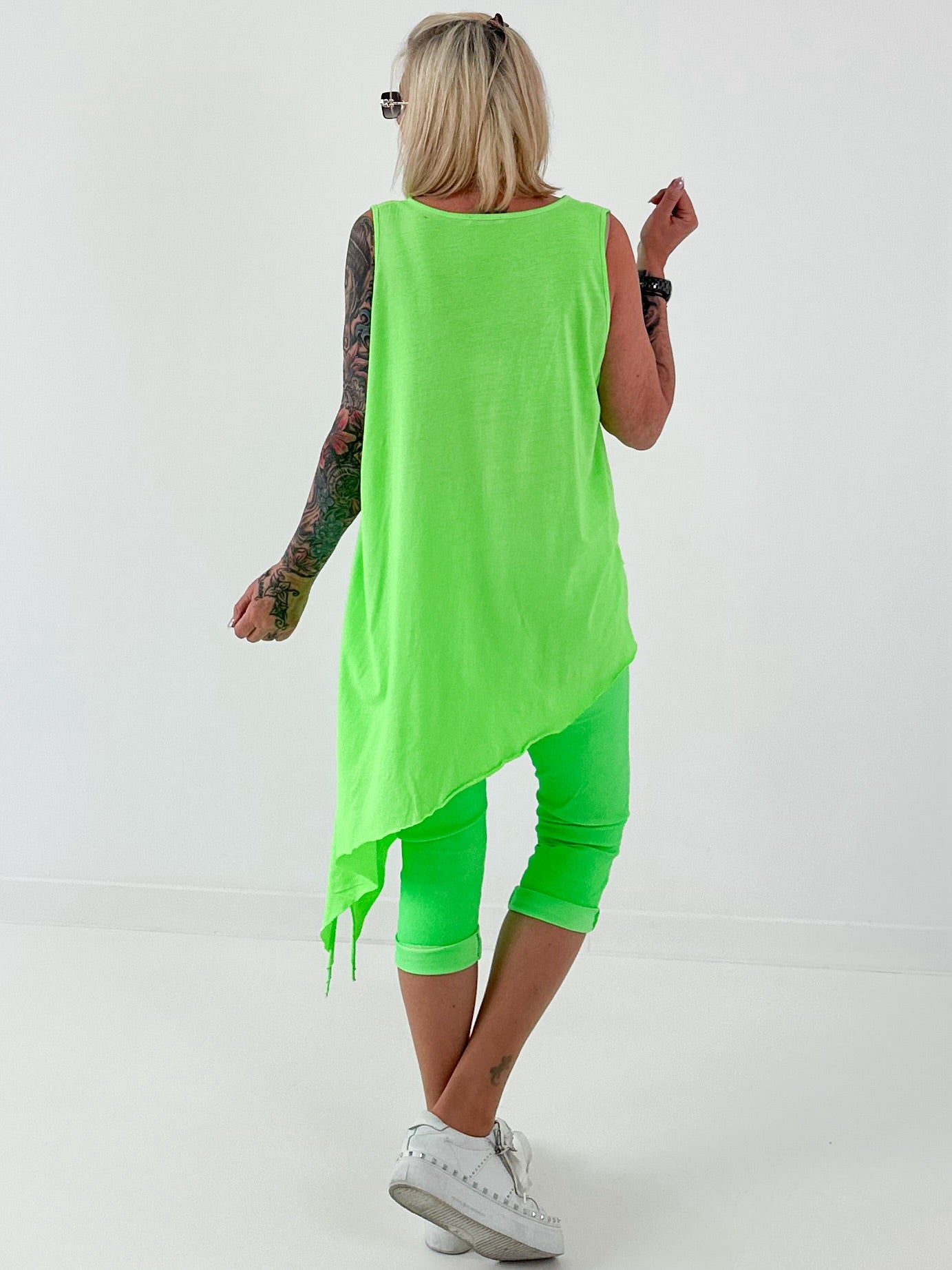 Asymmetrisches Long Top mit Ösen und Jeansdetail - neongrün