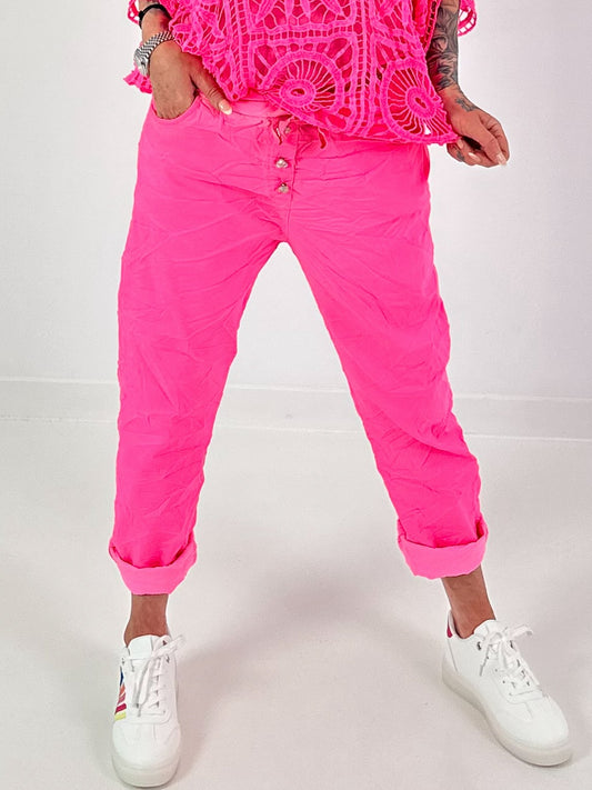 Boyfriend Hose mit Herzknöpfen - neonpink