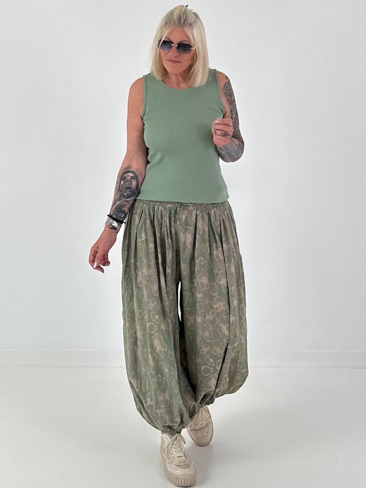 Leichte Pumphose mit stylischem Print  - oliv -mehrfarbig