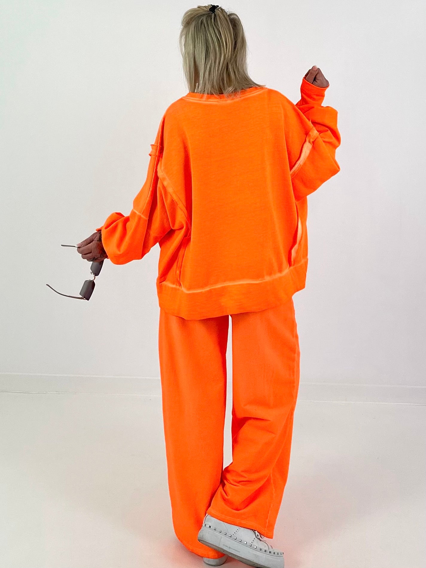 Sweater Love Yourself - neon orange